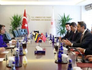 Bakan Bayraktar’dan Venezuealılarla enerji görüşmesi