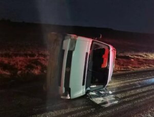 Alaca’da Trafik Kazası: Polis Memuru Ağır Yaralandı